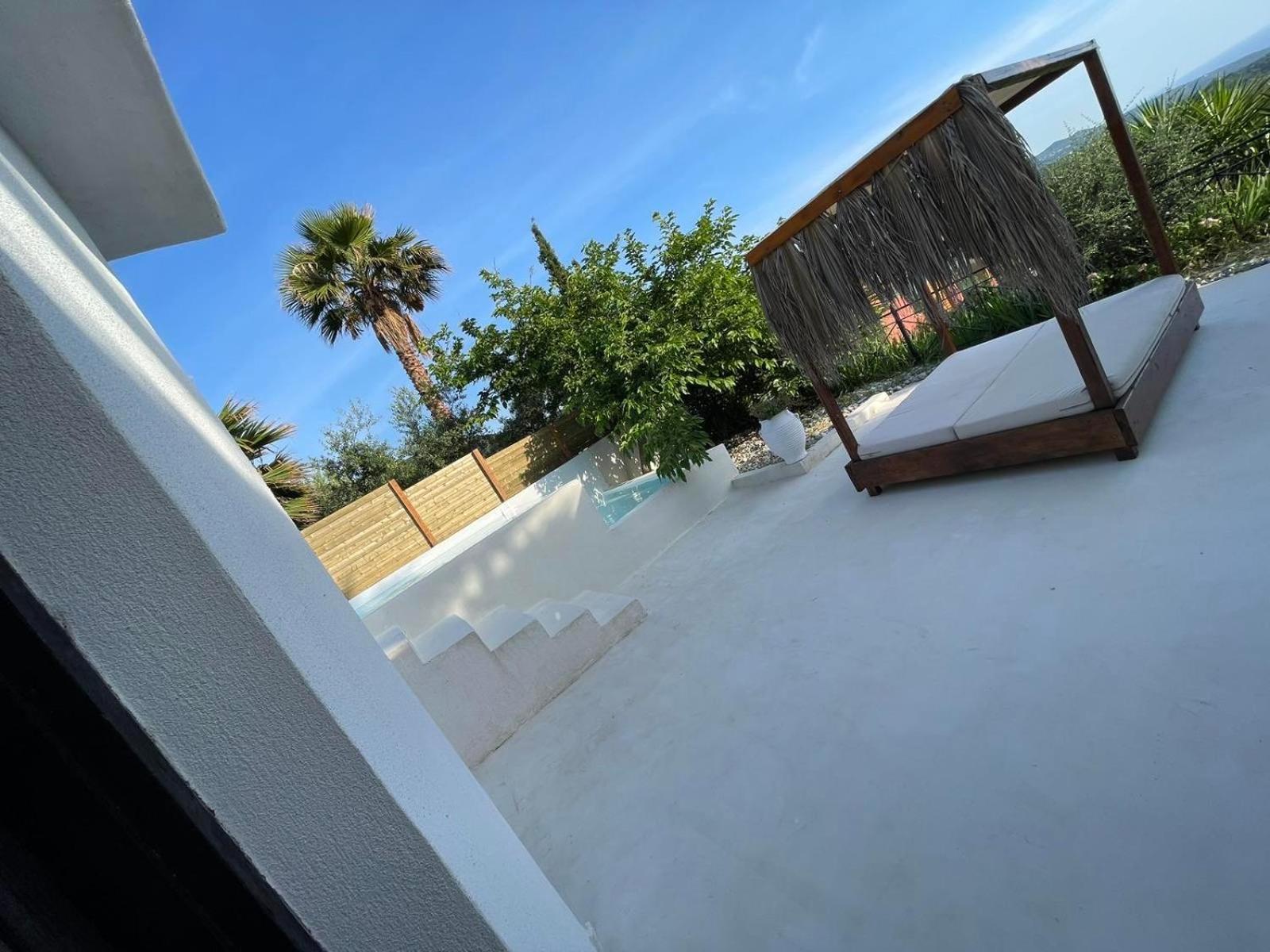 Rustic Hill Private Pool Suites Kalamata Exterior foto