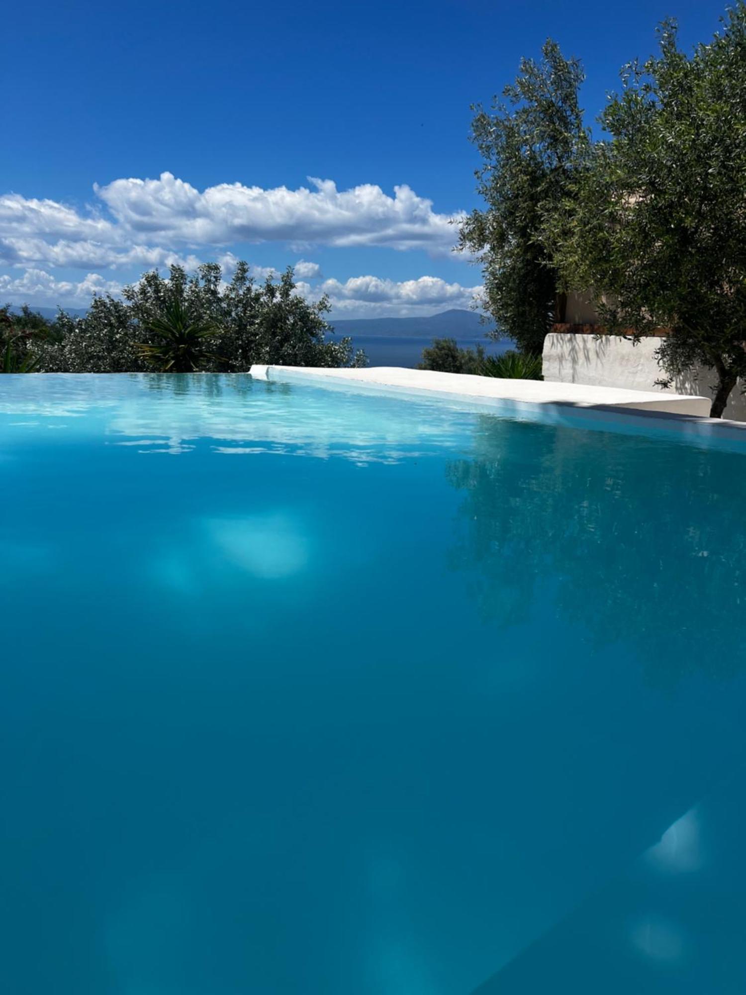 Rustic Hill Private Pool Suites Kalamata Exterior foto